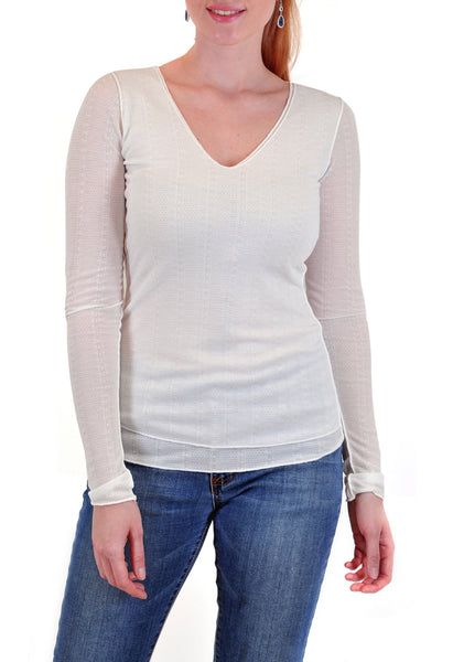 LONG SLEEVE V-NECK TEE